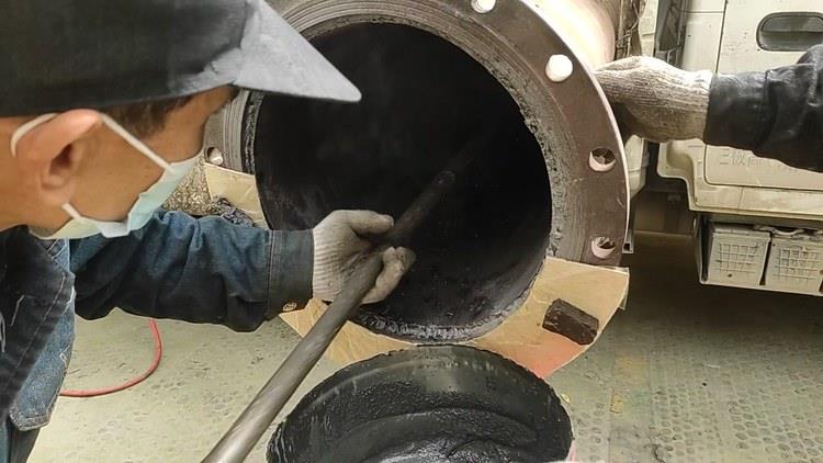 长杆批刀把耐磨涂料涂敷到管道内壁